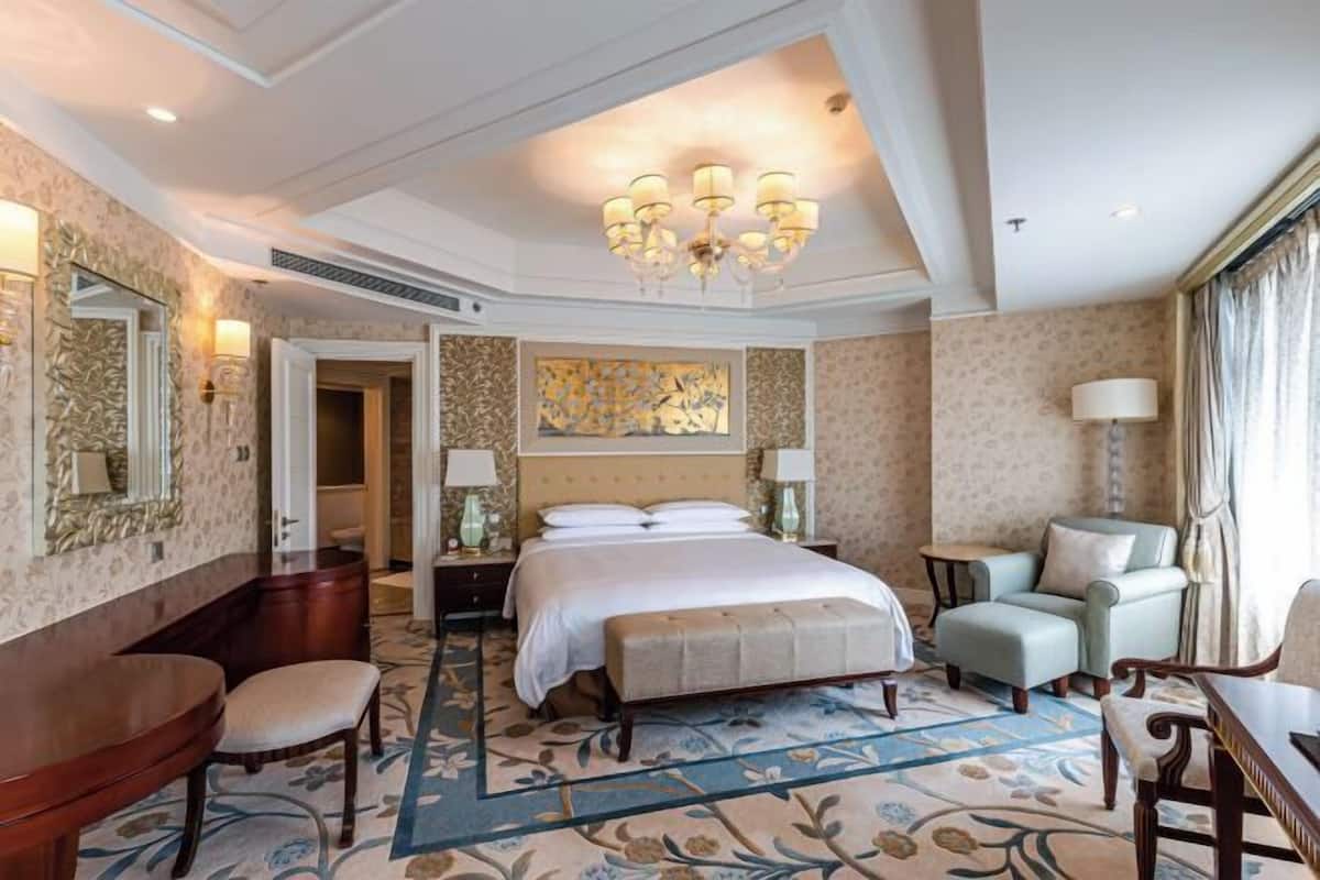 Minibar, in-room safe, desk, blackout drapes