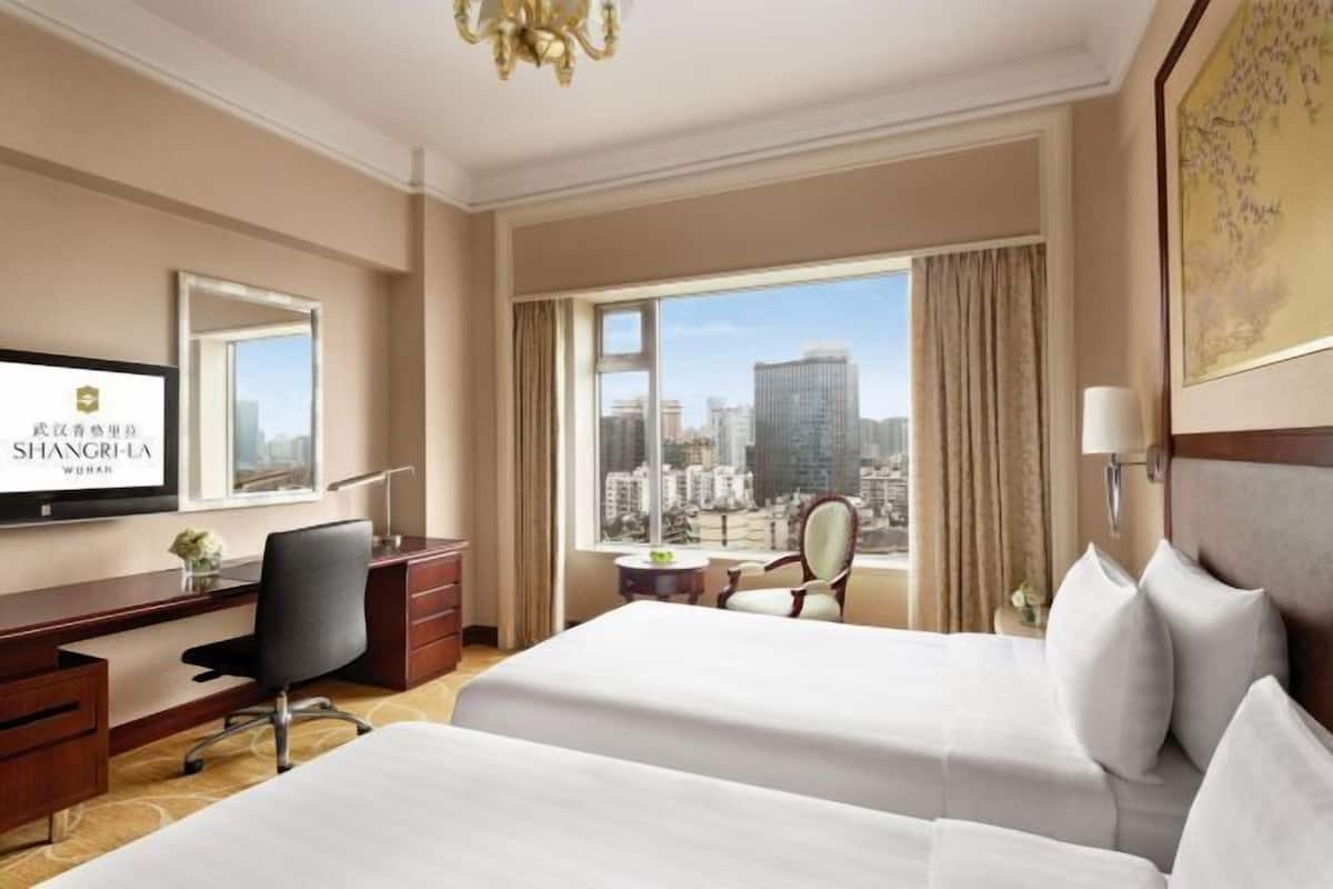 Minibar, in-room safe, desk, blackout drapes