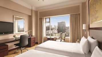 Deluxe Room Twin | Minibar, in-room safe, desk, blackout drapes