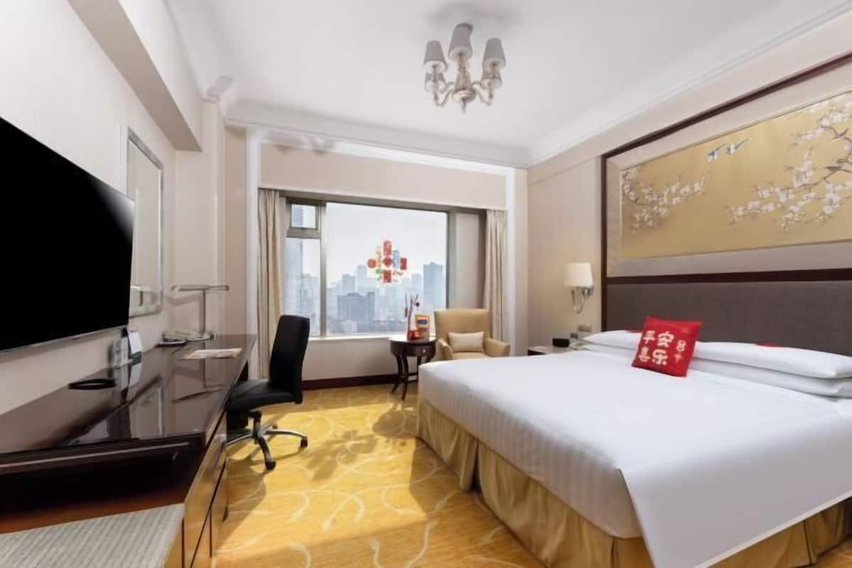Minibar, in-room safe, desk, blackout drapes