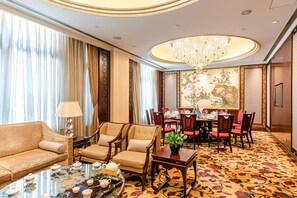 3 restaurants servant le petit déjeuner