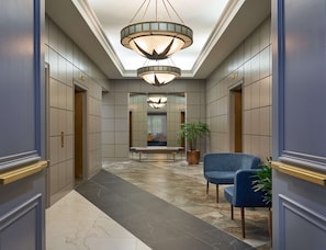 Lobby - The Chifley Houston, Tapestry Collection by Hilton (Houston)