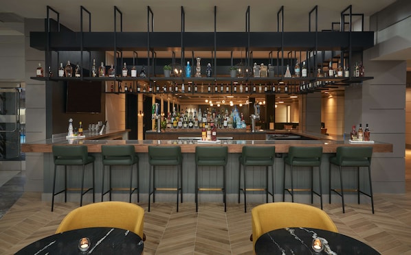 Serves dinner and happy hour - The Chifley Houston, Tapestry Collection by Hilton (Houston)