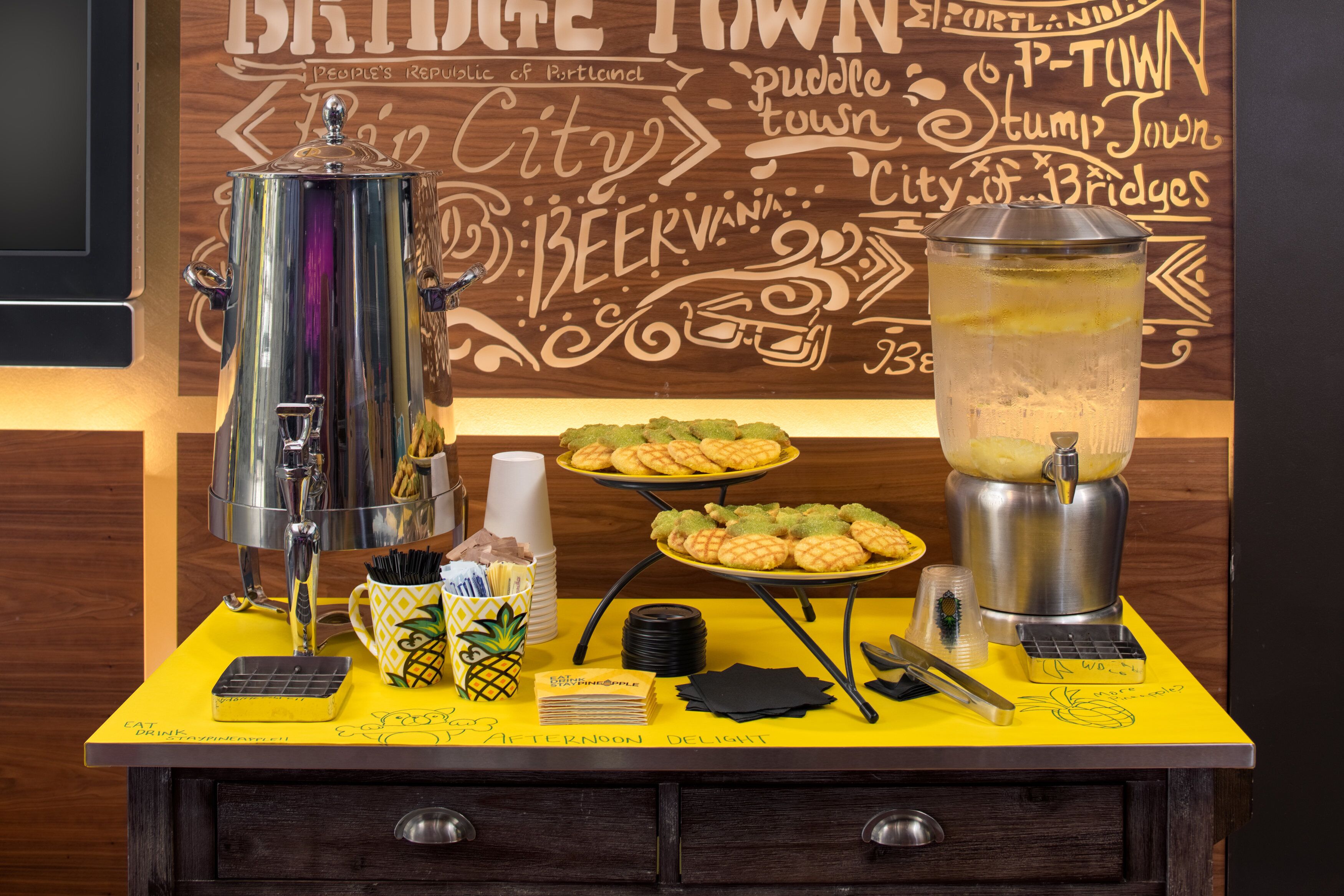 Photo - Staypineapple, Hotel Rose, Downtown Portland