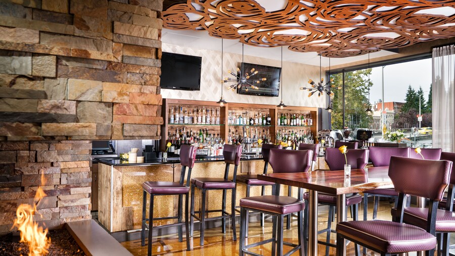 Staypineapple, Hotel Rose, Downtown Portland