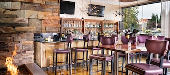 Staypineapple, Hotel Rose, Downtown Portland