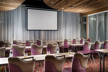 Meeting space at Staypineapple, Hotel Rose, Downtown Portland