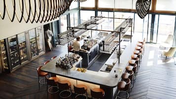 Ocean views, serves lunch, dinner and happy hour