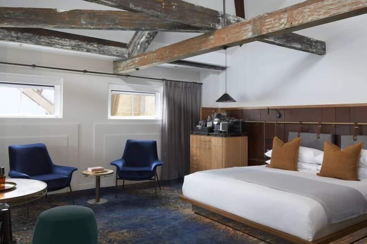 1 bedroom, premium bedding, pillow-top beds, minibar