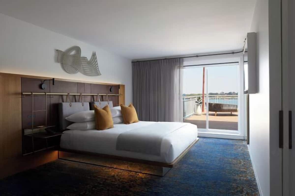 1 bedroom, premium bedding, pillow-top beds, minibar