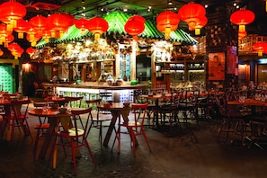 8 restaurants, lunch, dinner served; Italian cuisine