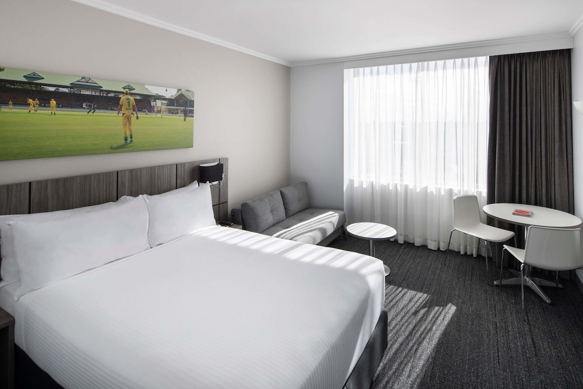 Superior Room, 1 Queen Bed | In-room safe, desk, laptop workspace, iron/ironing board