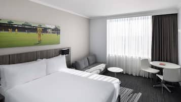 Caja de seguridad en la habitación y escritorio