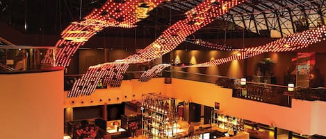 8 restaurants, lunch, dinner served; Italian cuisine