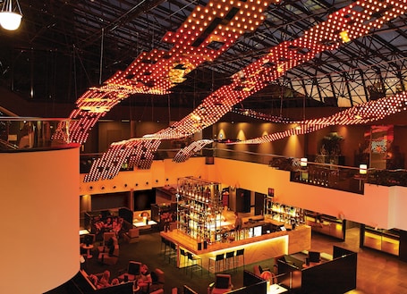 8 restaurants, lunch, dinner served; Italian cuisine