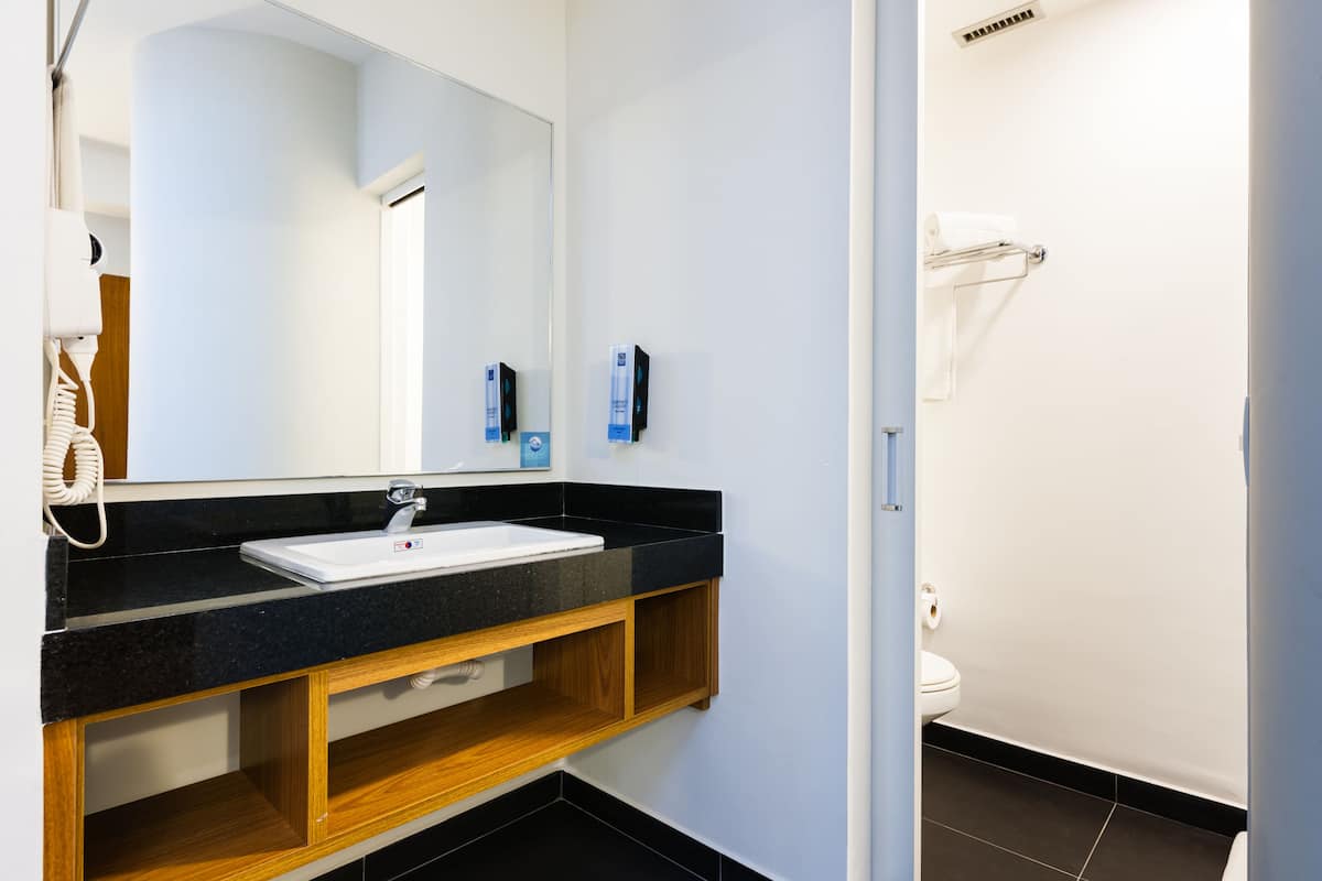 In-room safe, desk, free WiFi, bed sheets