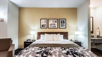 Standard Room, 1 King Bed, Non Smoking | In-room safe, iron/ironing board, cribs/infant beds, rollaway beds