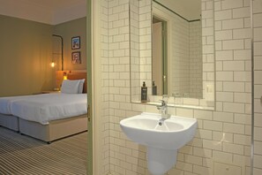 Standard Twin Room | Bathroom | Eco-friendly toiletries, hair dryer, towels, soap - Bristol Grand Hotel By Sunday (Bristol)