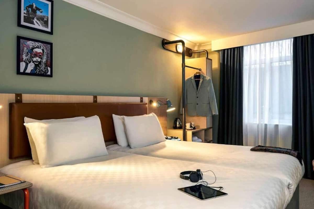 Standard Room, 1 Katil Kelamin (Double) | 1 bilik tidur, peti besi dalam bilik, meja, seterika/papan seterika
