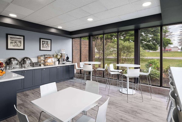 Free daily continental breakfast