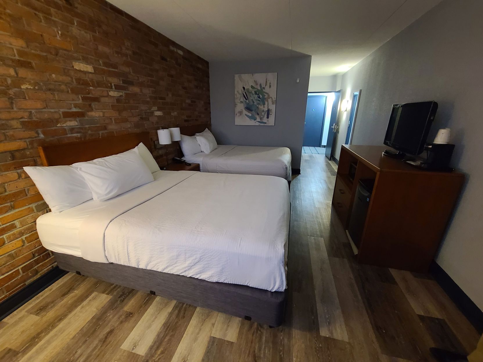 Egyptian cotton sheets, premium bedding, pillowtop beds, desk