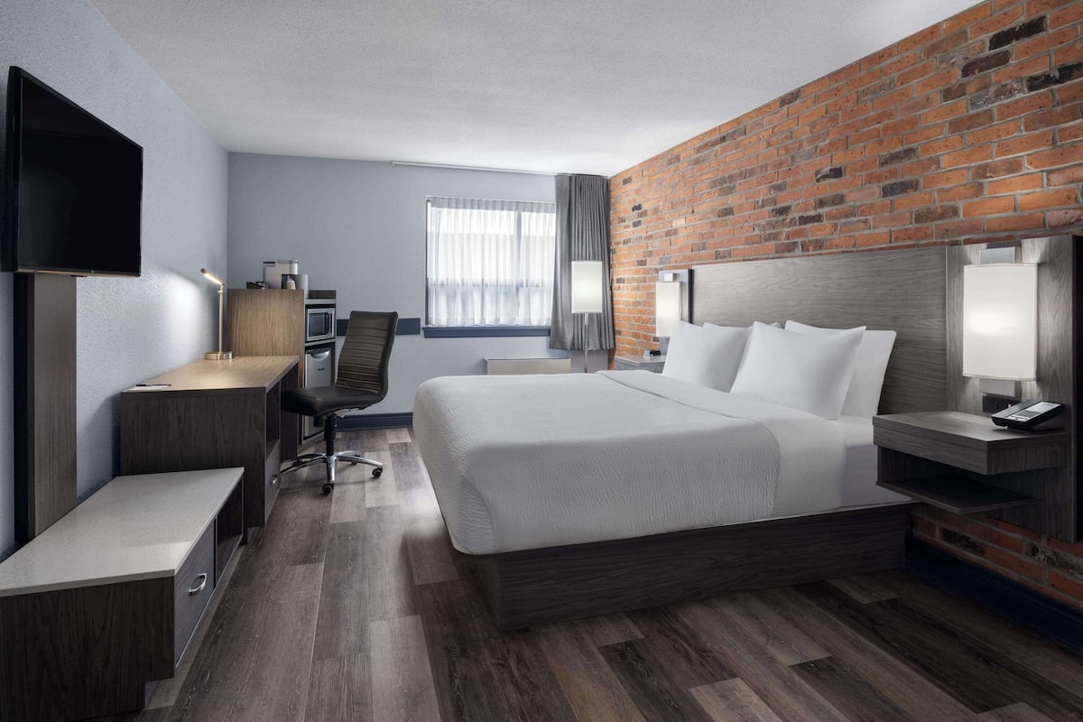 Deluxe Room, 1 King Bed, Non Smoking