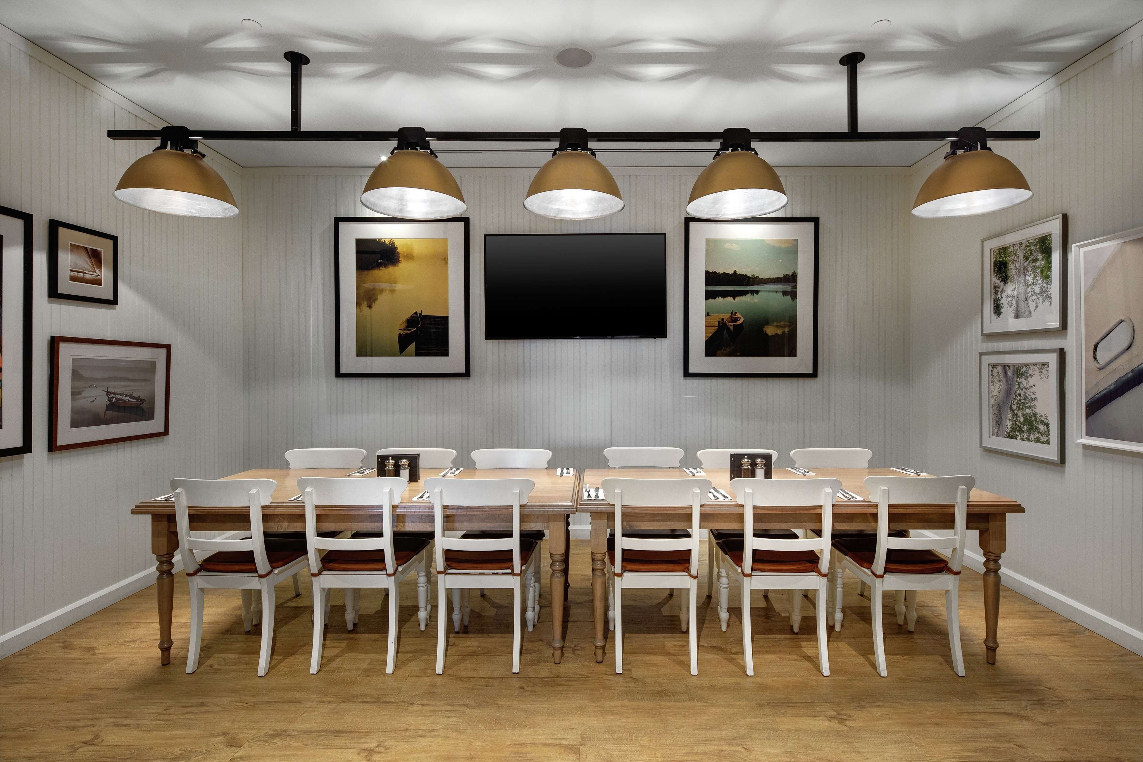 breakfast, lunch and dinner served