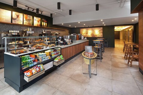 DoubleTree by Hilton Toronto Airport - Image 10