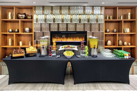 DoubleTree by Hilton Toronto Airport - Image 7