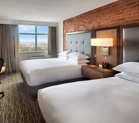 DoubleTree by Hilton Toronto Airport - Image 31