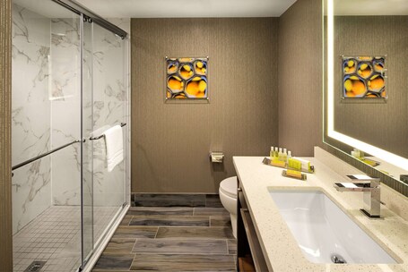 DoubleTree by Hilton Toronto Airport - Image 20