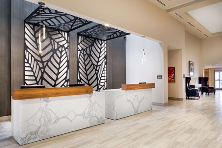 DoubleTree by Hilton Toronto Airport - Image 18