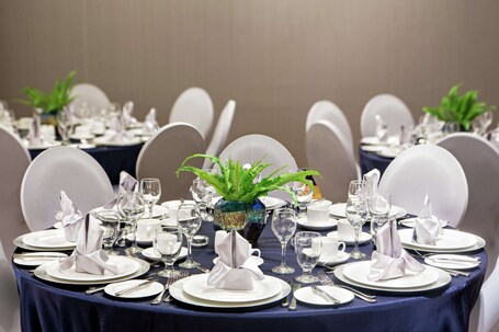 DoubleTree by Hilton Toronto Airport - Image 28