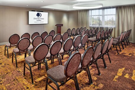 DoubleTree by Hilton Toronto Airport - Image 27