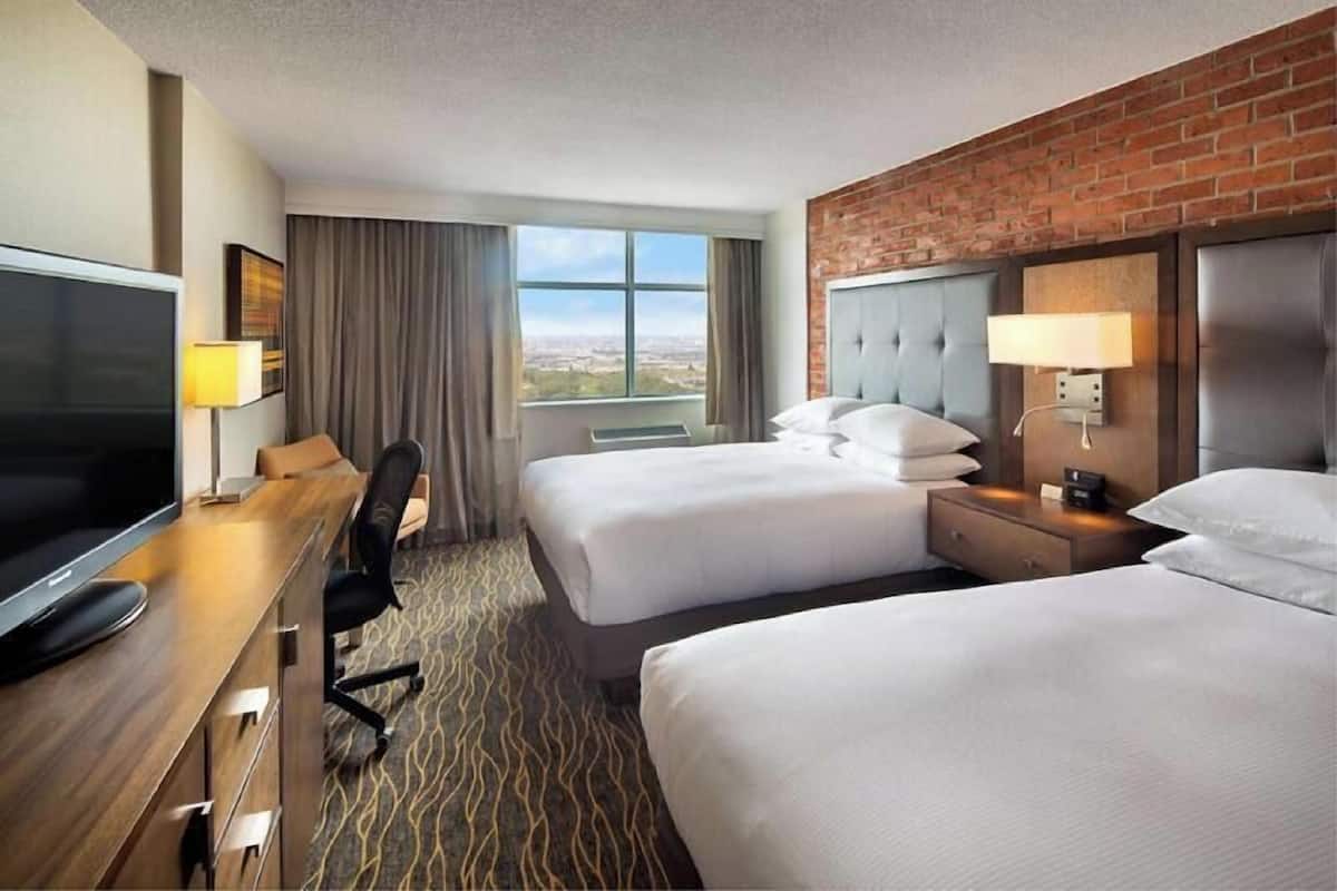 Hypo-allergenic bedding, in-room safe, desk, laptop workspace