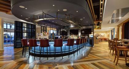 DoubleTree by Hilton Toronto Airport