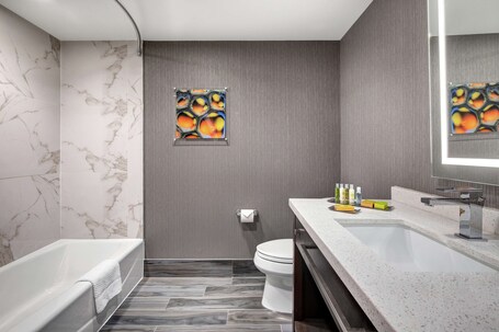 DoubleTree by Hilton Toronto Airport - Image 11