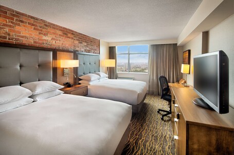 DoubleTree by Hilton Toronto Airport - Image 30