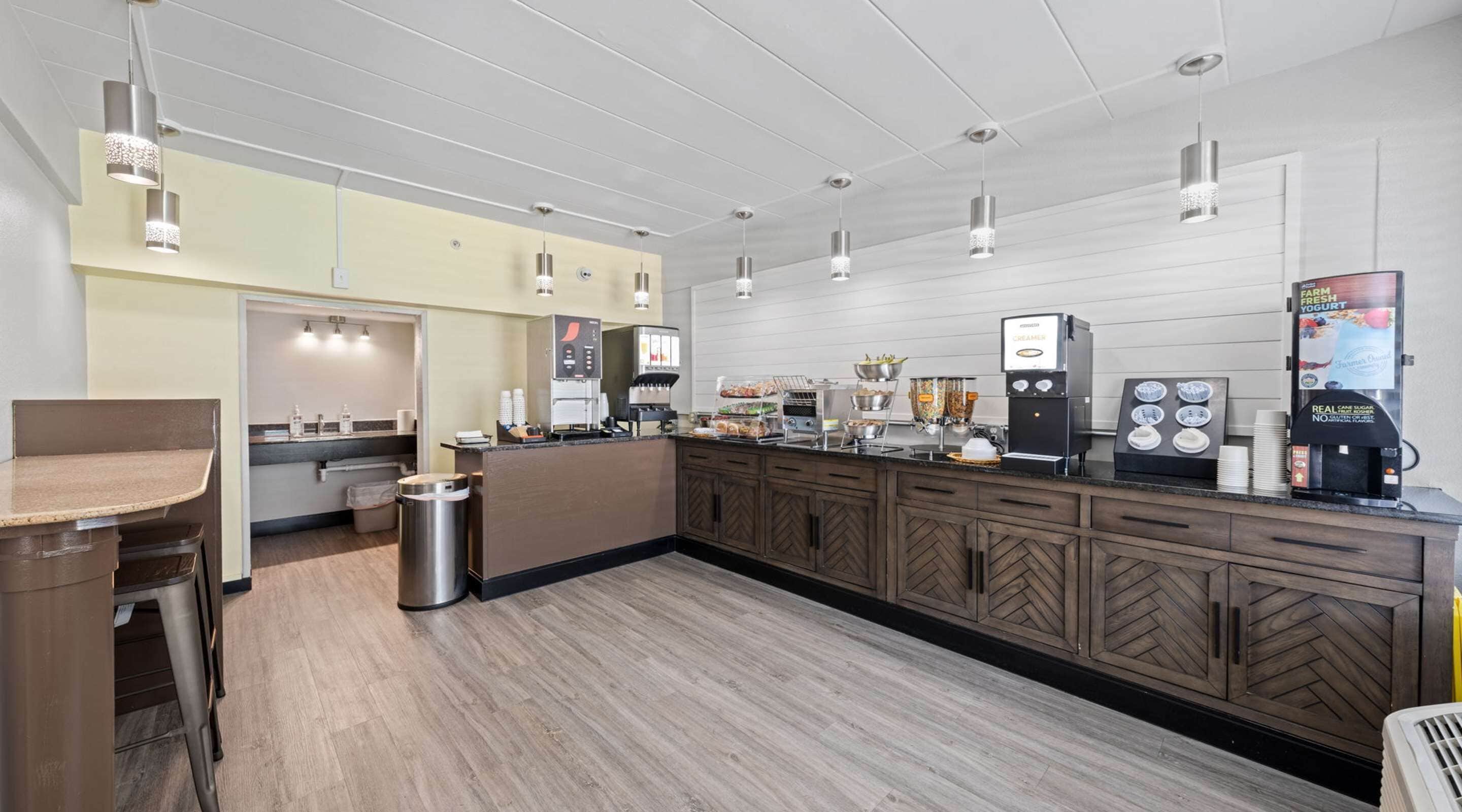 Photo - SureStay Hotel by Best Western Virginia Beach Royal Clipper