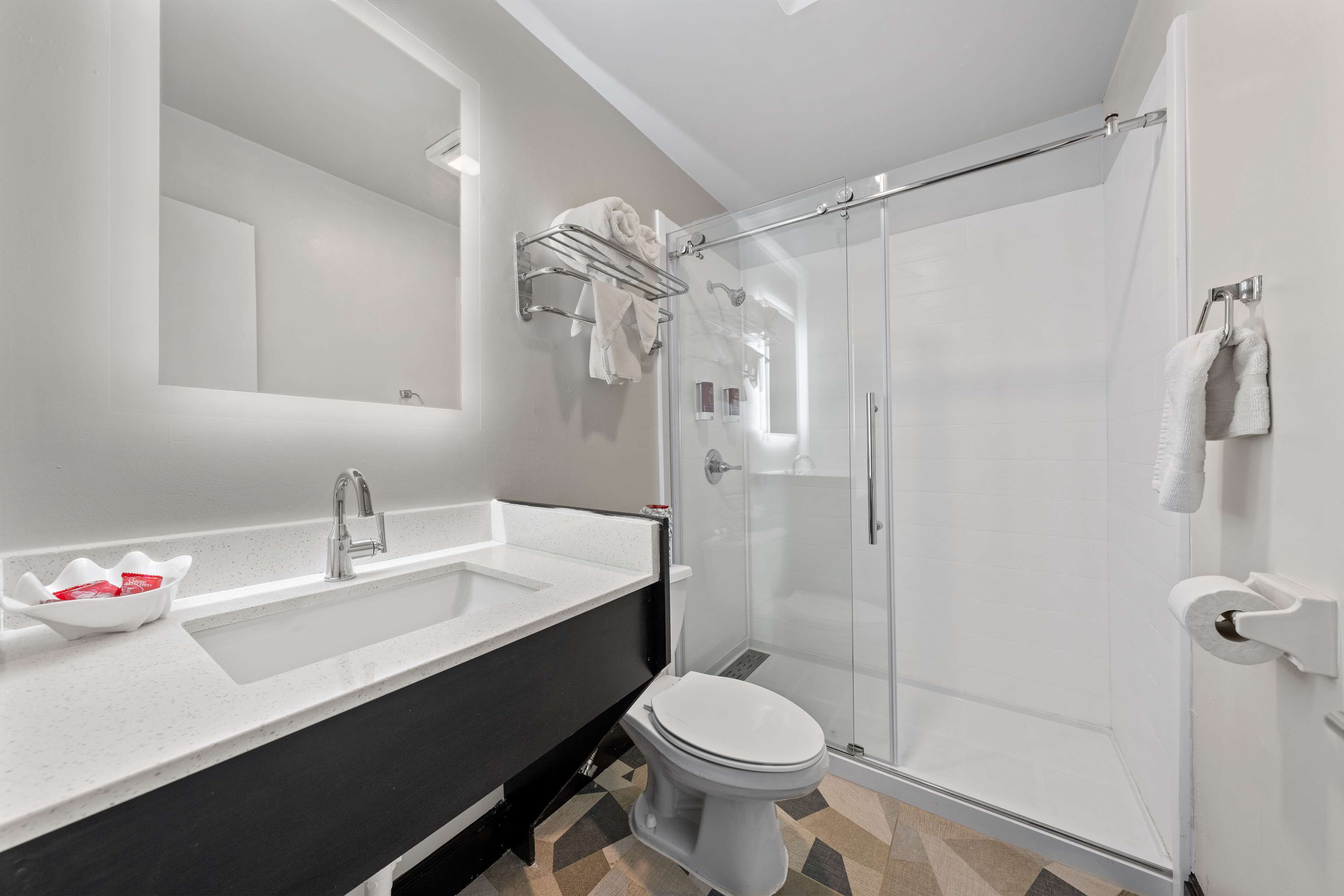 Photo - SureStay Hotel by Best Western Virginia Beach Royal Clipper