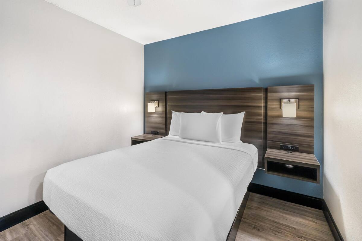 Suite, 2 Double Beds, Non Smoking, Kitchen (with Sofabed) | In-room safe, laptop workspace, blackout curtains, iron/ironing board