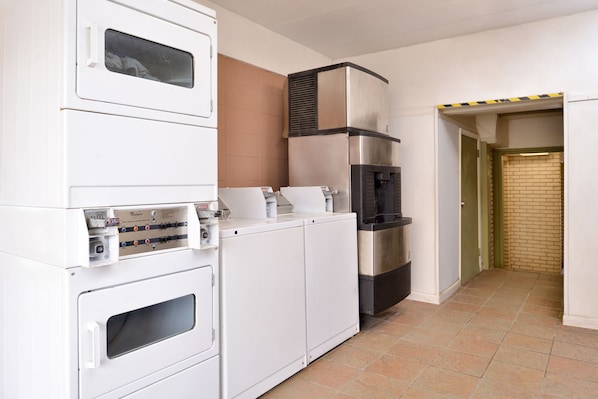 Laundry room - SureStay Hotel by Best Western Virginia Beach Royal Clipper (Virginia Beach)