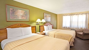 Desk, free WiFi, alarm clocks, bed sheets - Travelodge by Wyndham Fort Lauderdale (Fort Lauderdale)