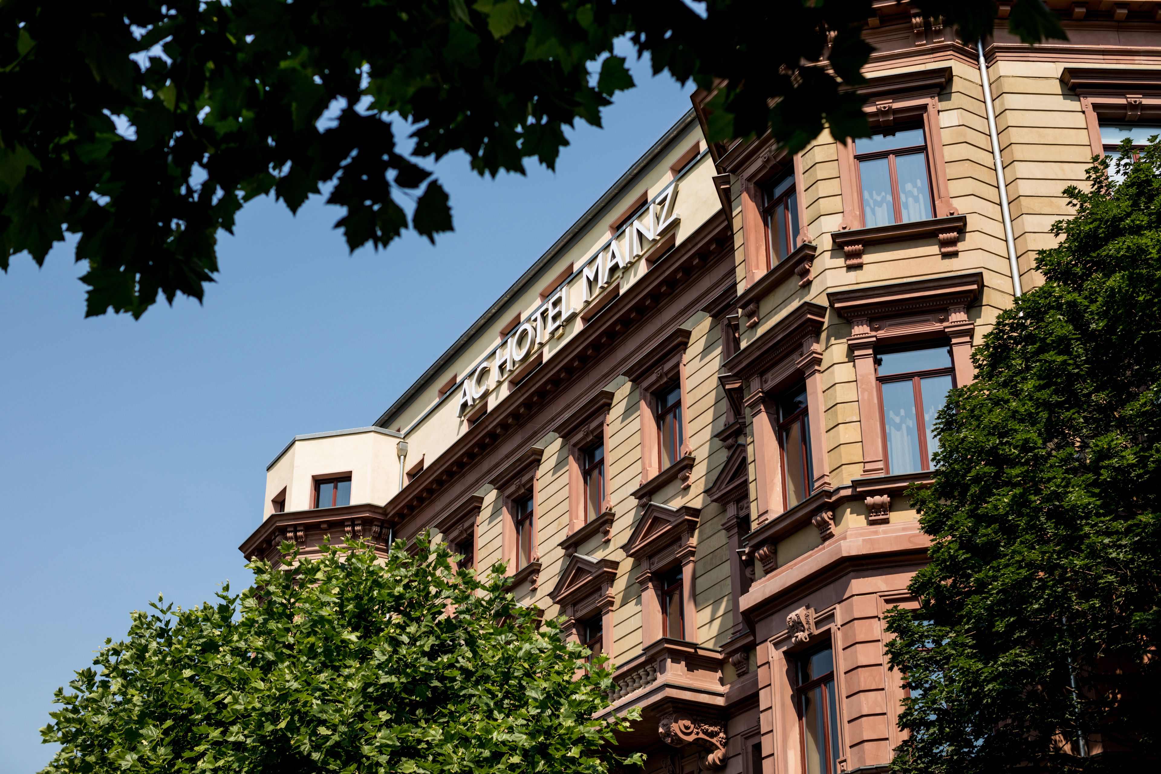 superior room, 1 king bed, city view | front of property