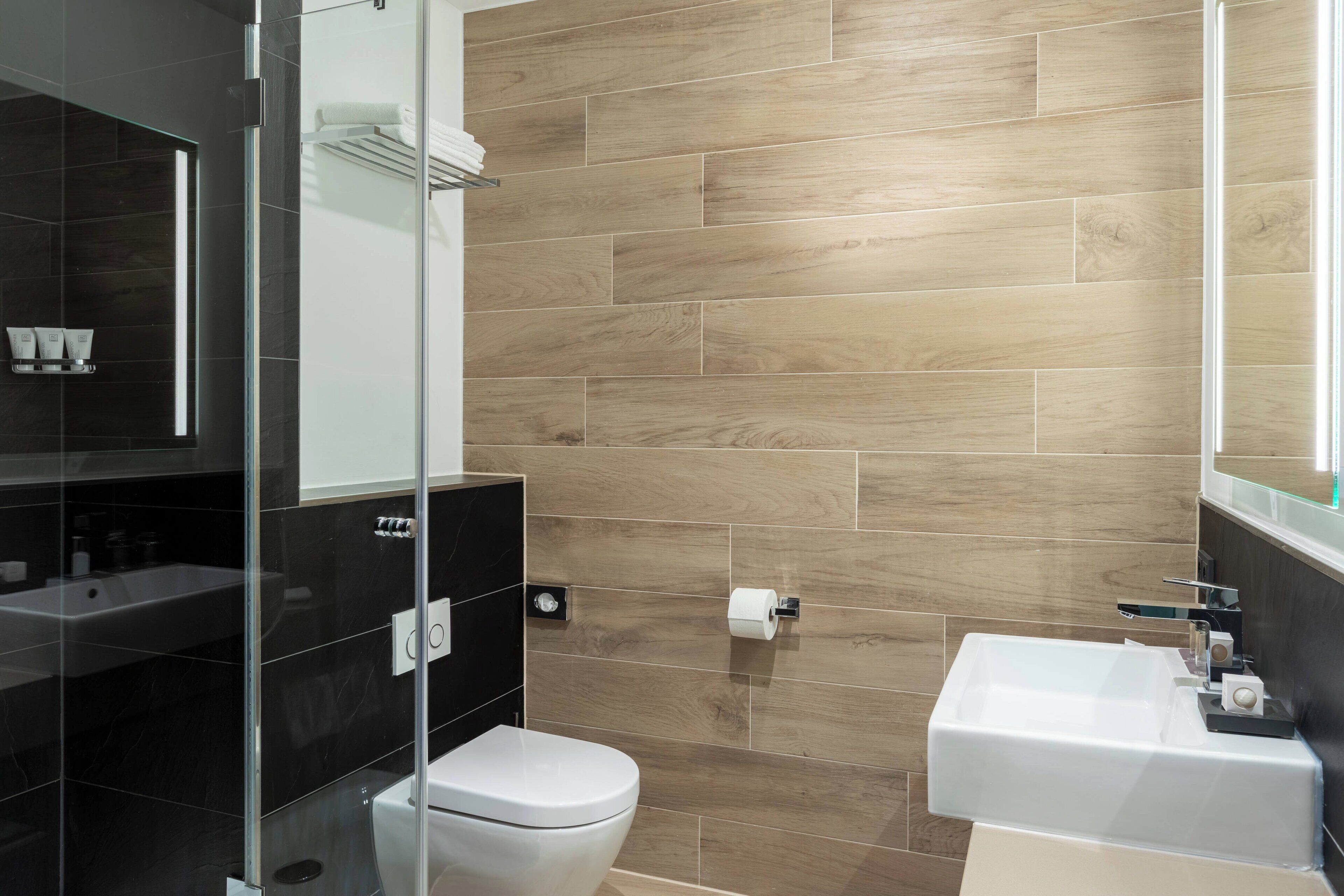 shower, rainfall showerhead, free toiletries, hair dryer