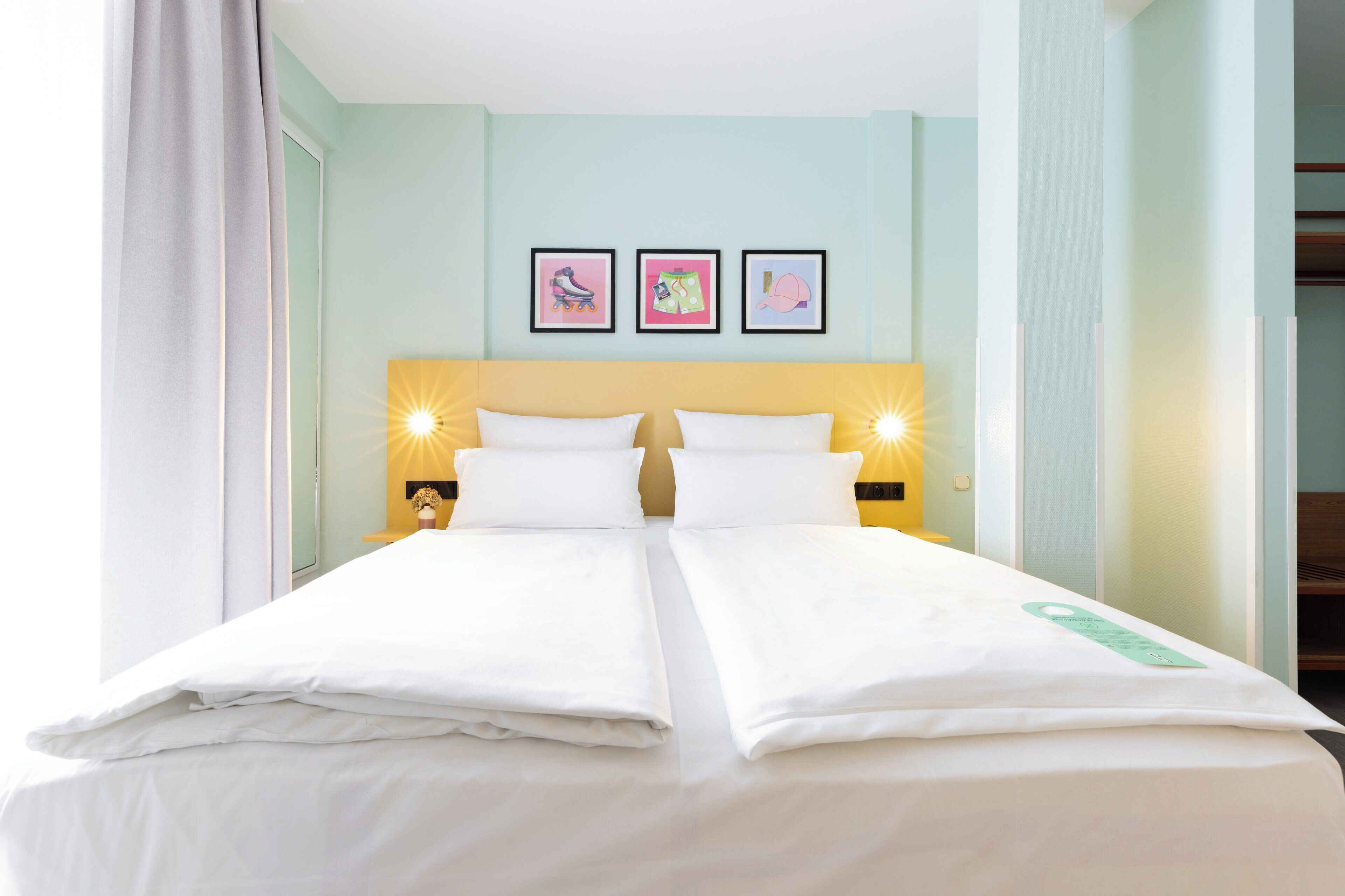 Hypo-allergenic bedding, in-room safe, desk, blackout drapes