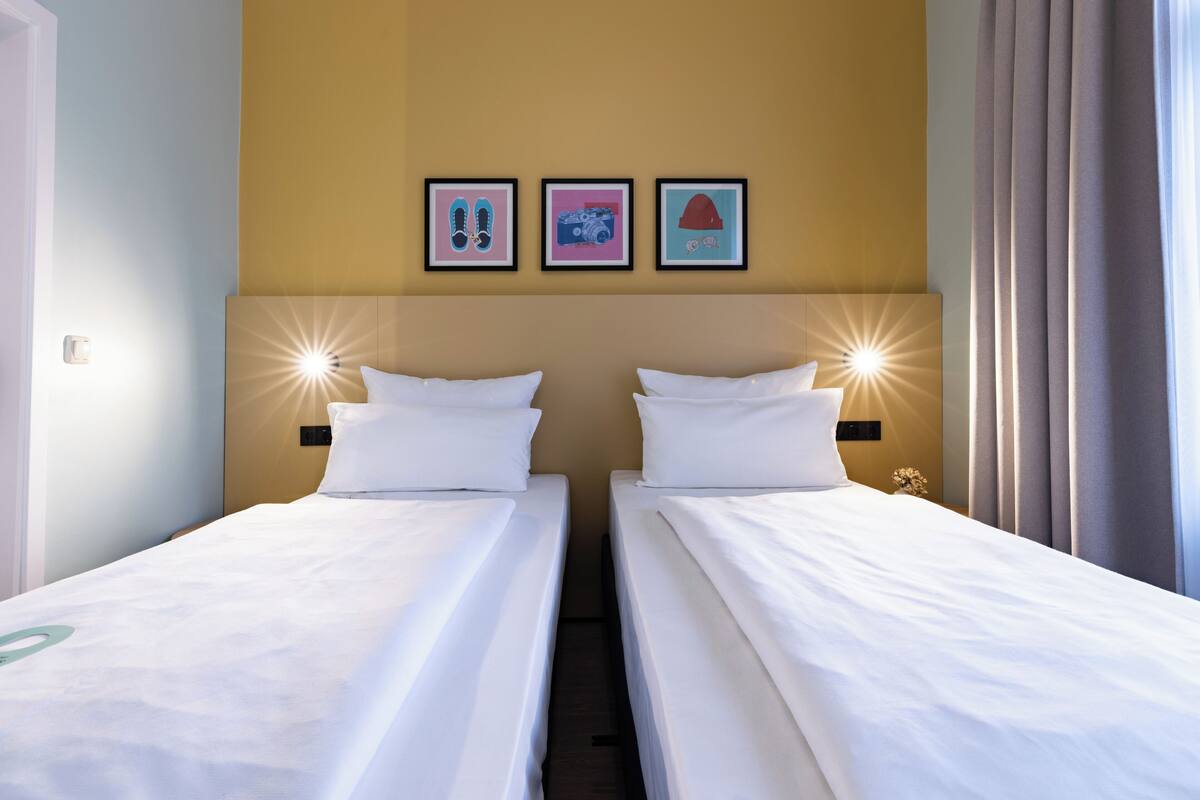 Habitación estándar, 1 cama individual | Ropa de cama hipoalergénica y caja de seguridad en la habitación