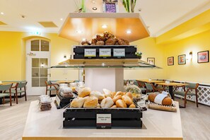 Desayuno buffet todos los días (EUR 10 por persona) 
