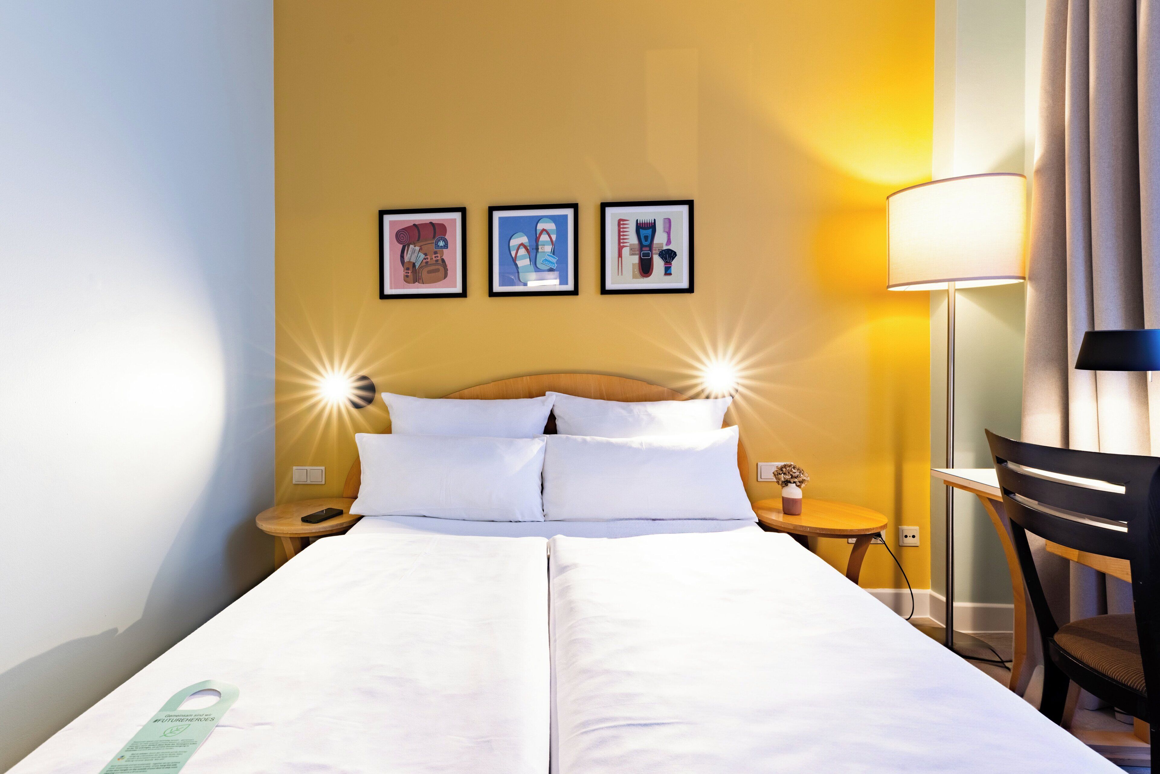 Hypo-allergenic bedding, in-room safe, desk, blackout drapes