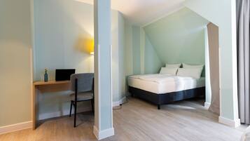 Comfort Room (Triple Use) | Hypo-allergenic bedding, in-room safe, desk, blackout drapes